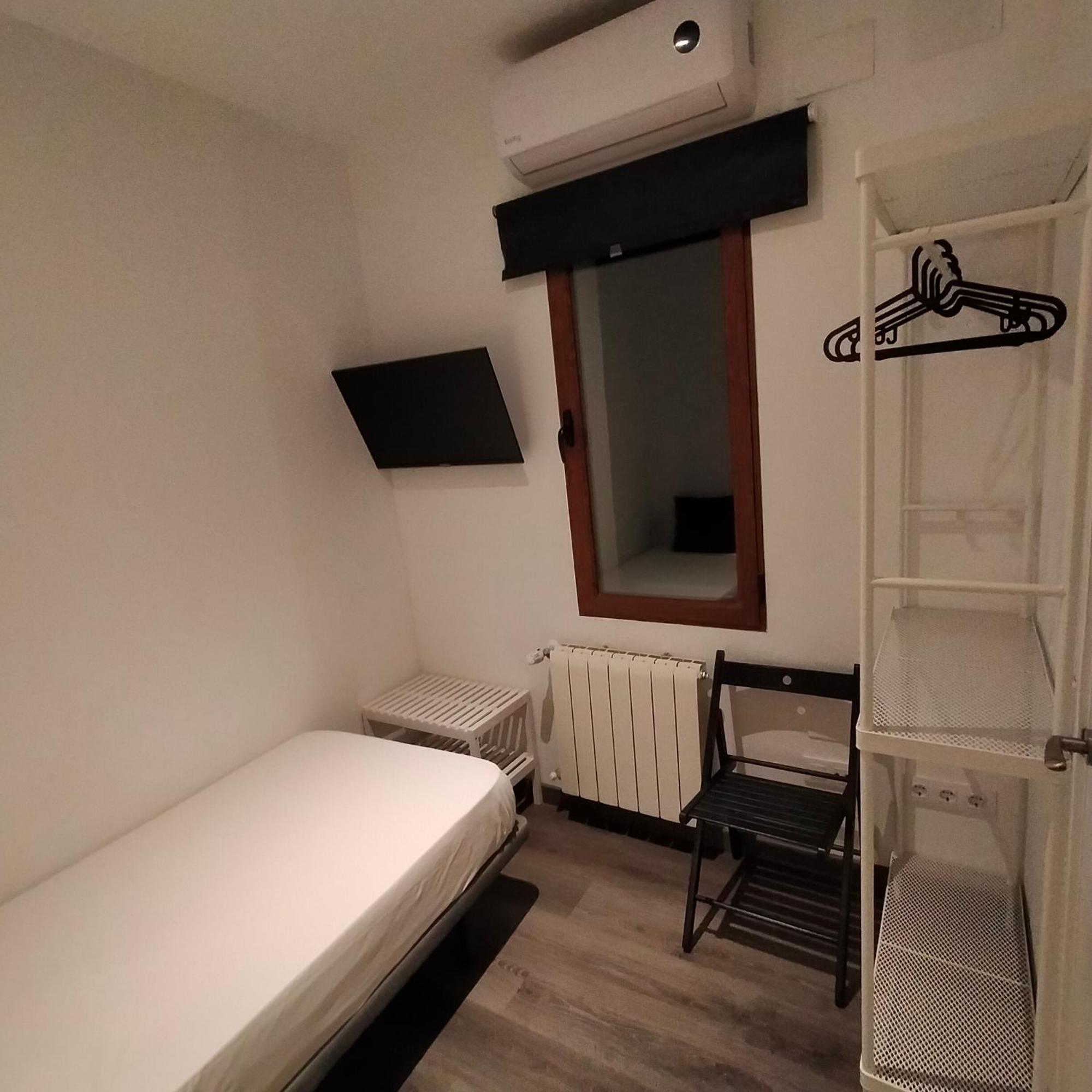 Room Pride Madrid Phòng bức ảnh