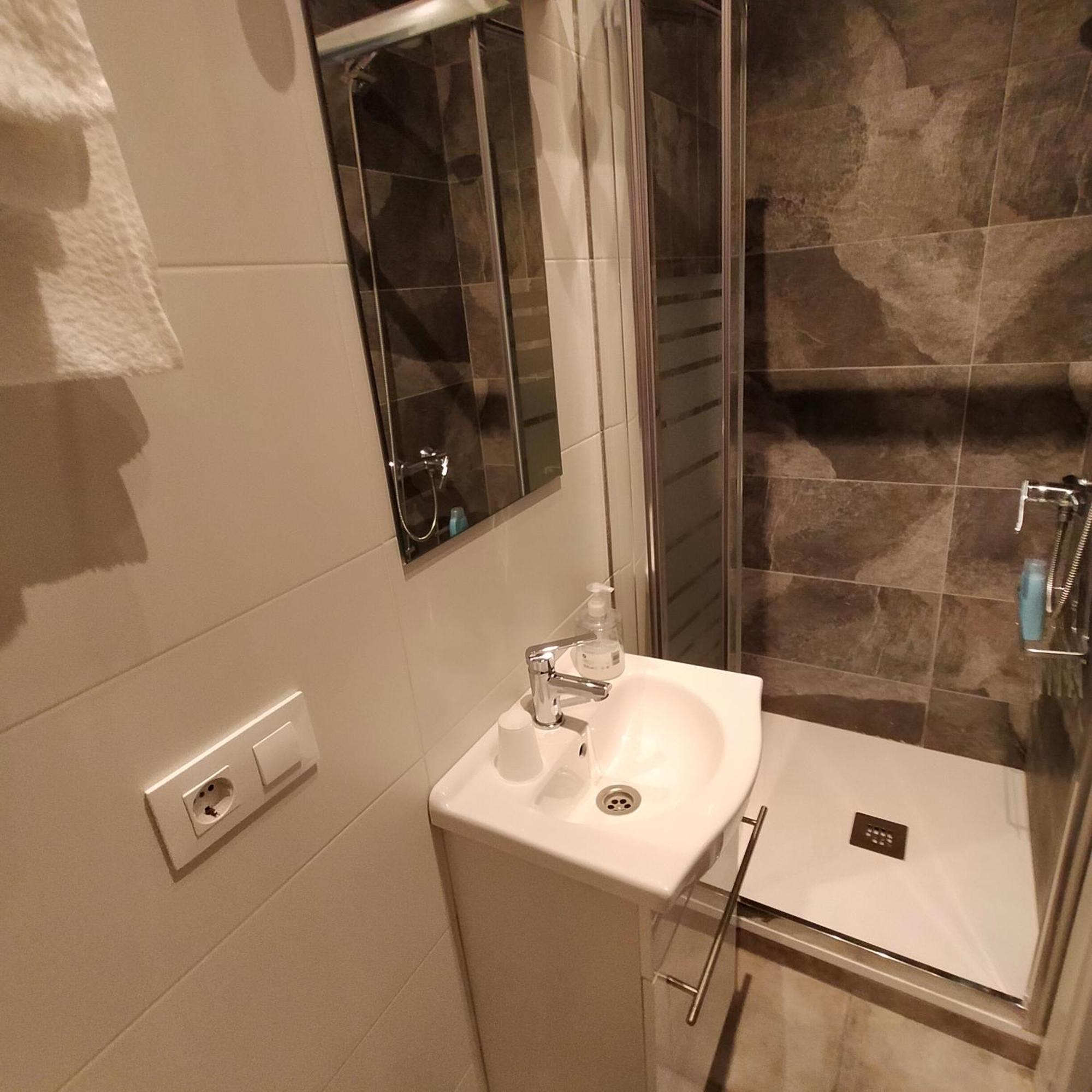 Room Pride Madrid Phòng bức ảnh